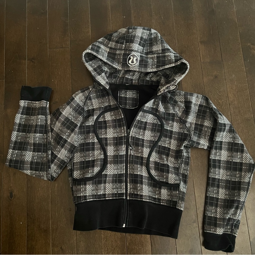 Plaid Black and Gray lululemon suba (sz4/6)